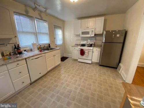 54 Linden Ln, Princeton NJ  08540-3828 exterior