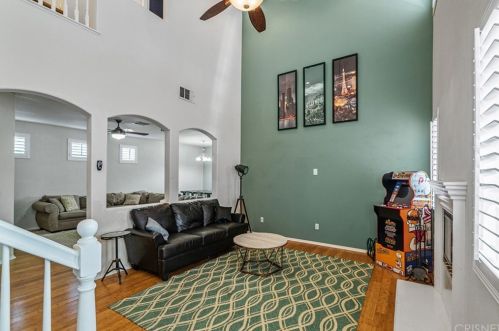 29118 Shasta Ln, Santa Clarita, CA 91354-1560