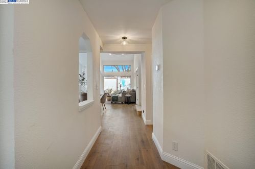 1547 Trimingham Dr, Pleasanton CA  94566-8407 exterior