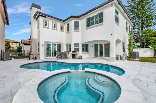 4030 Artesa Dr, Boynton Beach FL  33436-2628 exterior
