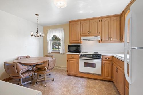 908 Thrush St, Green Bay WI  54303-4332 exterior