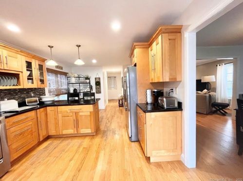 881 Howard Ave, Bridgeport CT 06605-1924 exterior