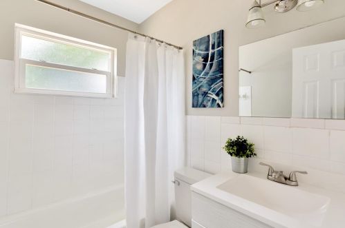 1047 48th Ave, Saint Petersburg FL  33703-3633 exterior