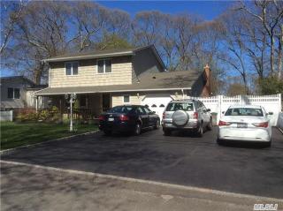 43 Balaton Ave, Hauppauge, NY 11779-1744