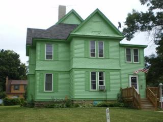 825 Woodside Ave, Ripon, WI 54971-1830