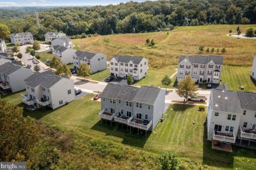 1821 Honeysuckle Ct, Downingtown PA  19335-7202 exterior