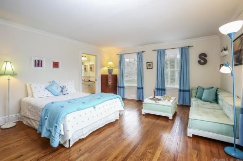 882 Silvermine Rd, New Canaan CT  06840-4332 exterior