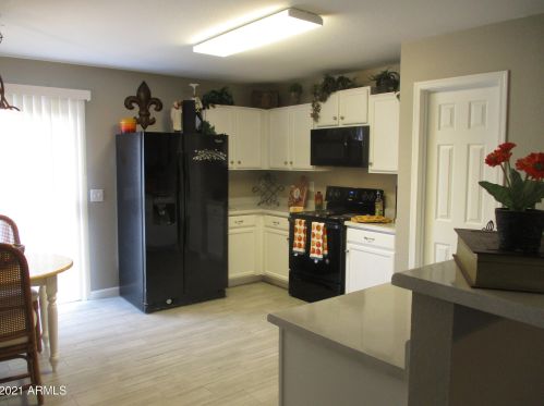 9152 Elm St, Phoenix, AZ 85037-1001