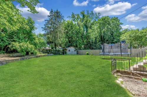 6 Stuart Ct, Huntington Station NY  11746-4237 exterior