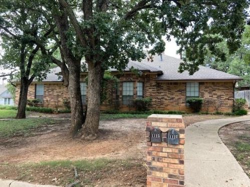 1127 Bent Oaks Dr, Denton TX  76210-8351 exterior