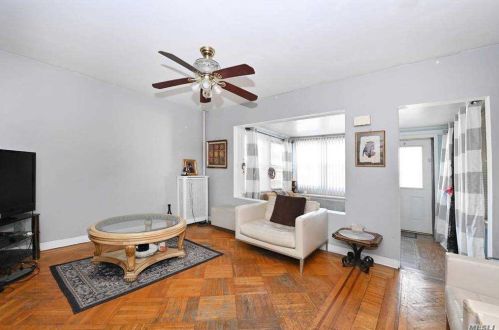 91-52 89th St, Jamaica, NY 11421-1323