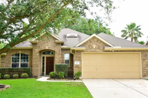1817 Wallington Ln, Taylor Lake Village, TX 77586-2640