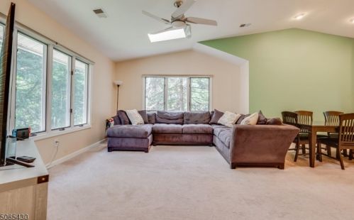 48 Westchester Ter, Annandale NJ  08801-1600 exterior