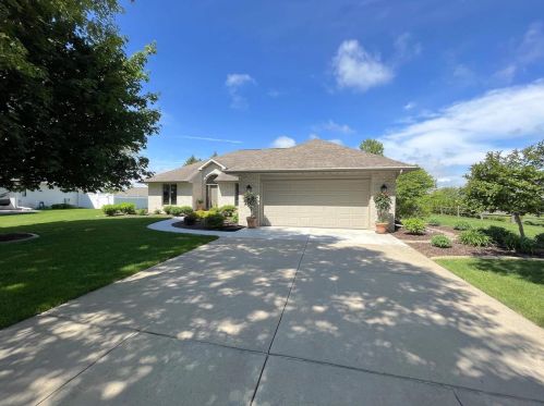 1122 Alpine Dr, Green Bay, WI 54311-5465