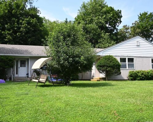 465 Brown St, Greenport, NY 11944-1831