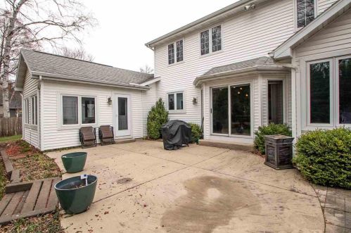 2084 Wintergreen Ct, Green Bay WI  54304-1946 exterior