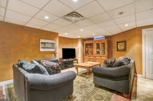 58 Finch Rd, Skyline Lakes NJ  07456-2423 exterior