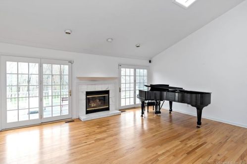 1209 Oenoke Rdg, New Canaan CT  06840-2613 exterior