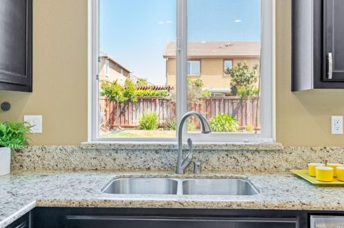 2312 Newcastle Dr, Vacaville CA  95687-8252 exterior