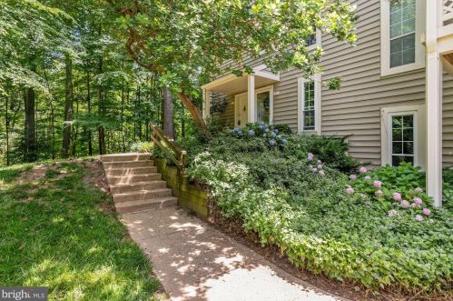 7620 Willow Pt Dr, Falls Church VA  22042-7530 exterior