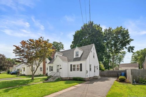28 Deerfield Dr, Manchester, CT 06040-3819