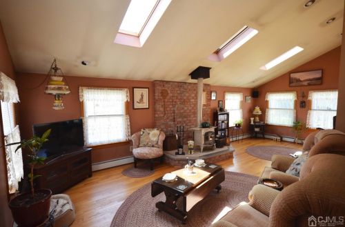 317 New Durham Rd, Piscataway NJ  08854-5311 exterior