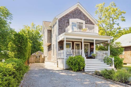 171 Sterling St, Greenport, NY 11944-1435