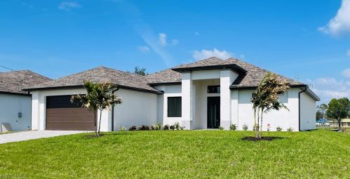 2853 4th St, Cape Coral, FL 33993-7038