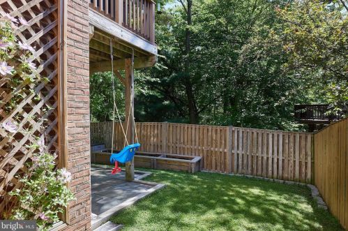 3015 Fallswood Gln Ct, Falls Church VA  22044-2723 exterior