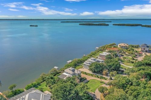 2381 Oleander St, Saint James City FL  33956-2074 exterior