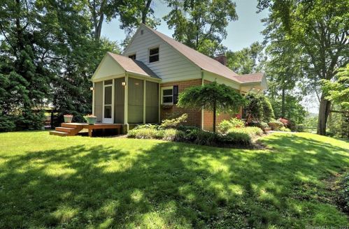 68 Rutland Rd, Milford, CT 06461-1823