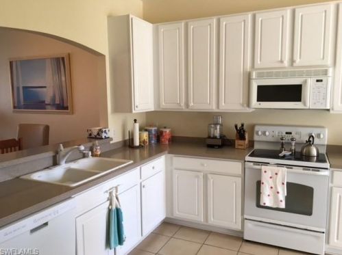 14270 Manchester Dr, Naples FL  34114-8624 exterior