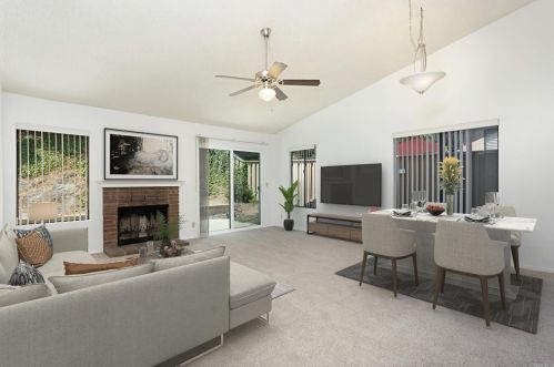 911 Concord Ct, Vista CA  92081-8925 exterior