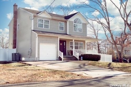 421 President Pl, Babylon, NY 11704-6427