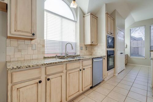 713 Sierra Ln, Lewisville TX  75028-7186 exterior