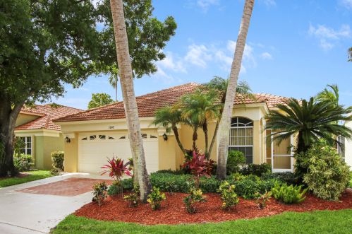 2005 Bonisle Cir, West Palm Beach, FL 33418-6504