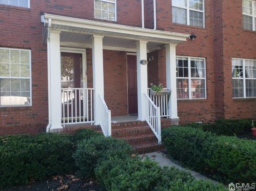 19 Park Sq, Metuchen, NJ 08840-1874