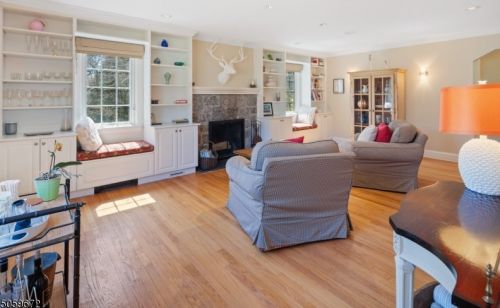 2 Warwick Rd, Mountain Lakes, NJ 07046-1431