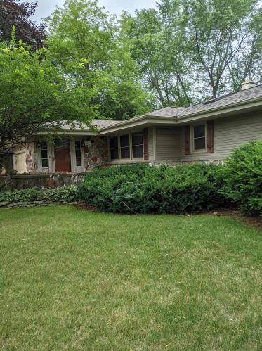 7212 Dorchester Ln, Greendale, WI 53129-2218