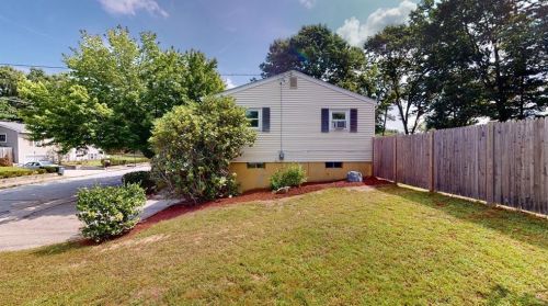13 Larchmont Dr, Coventry RI exterior