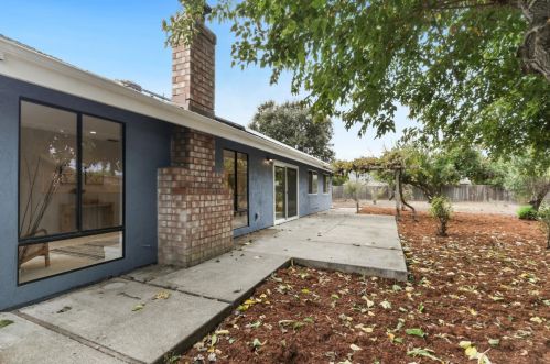 10 Clover Ct, Woodland CA  95695-3026 exterior