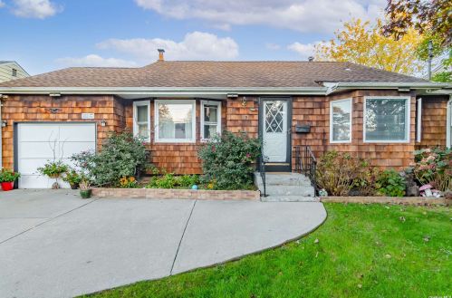 129 23rd St, Deer Park, NY 11729-4813