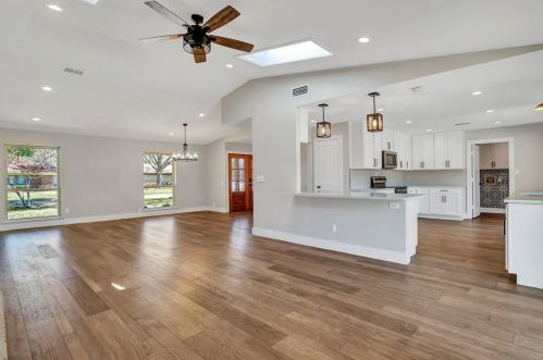 702 Carleton Dr, Richardson TX  75081-5906 exterior