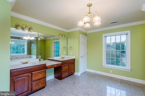 17 Westwind Dr, Lemoyne PA  17043-1233 exterior