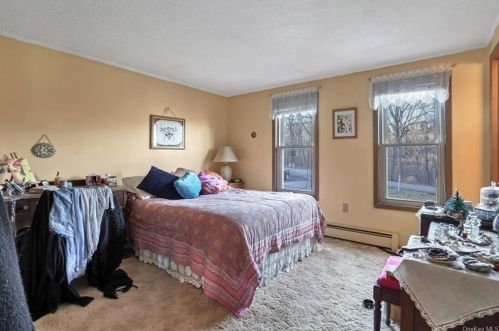 10 Kris Korner Dr, Marlborough NY  12542-5805 exterior