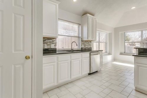 2701 Briarcrest Dr, Burleson TX  76028-6355 exterior