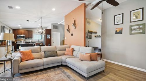 1512 Sadlers Wells Dr, Herndon VA  20170-2838 exterior