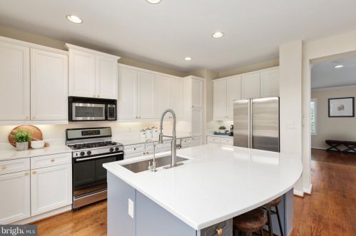 12146 Chancery Sta Cir, Herndon VA 20190-5801 exterior