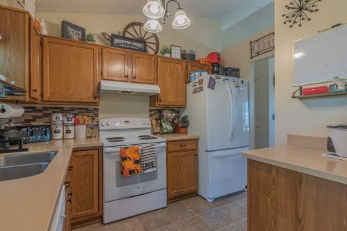 458 Ripple Crk Dr, Covington KY 41018-2694 exterior