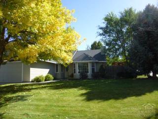 2210 Ivy Ave, Eagle Crest, OR 97756-8443